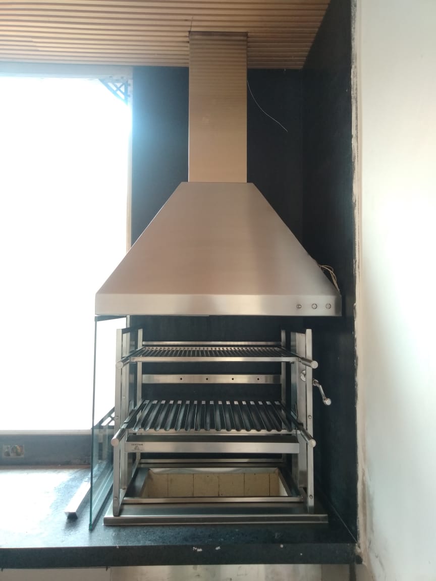 Churrasqueira modelo elevação de grelha através de manivela