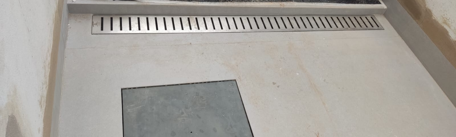Ralo linear modelo com perfuração